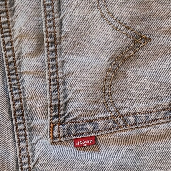 Levi's 501 Women's W32 Light Wash Button Fly Distressed Blue Jean Denim Shorts - Picture 8 of 16